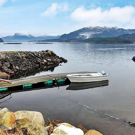 Feriehus Holiday Home Lyngstad