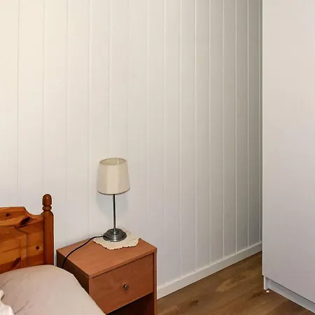 6 Person In * Lyngstad